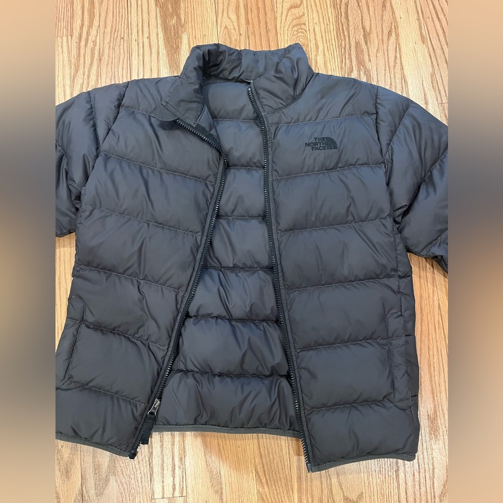 The North Face Boys Large Puffer in Gray